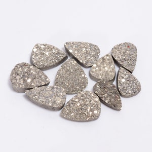 Lotto di Cabochon di Druzy di Pirite Naturale Goccia Pietra di Druzy di Pirite Dorata 10 Pezzi Lotto 19X14 24 x 18 mm Cristallo Dorato