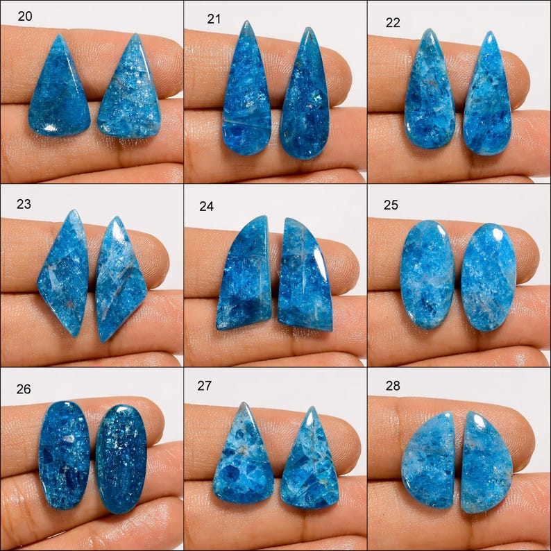 Puede incluir: Una colecci&oacute;n de piedras preciosas de apatita azul en varias formas, incluyendo cortes de l&aacute;grima, ovalados y triangulares. Las piedras tienen una calidad transl&uacute;cida con patrones e inclusiones internas visibles. Las piedras preciosas se muestran sobre un fondo neutro.