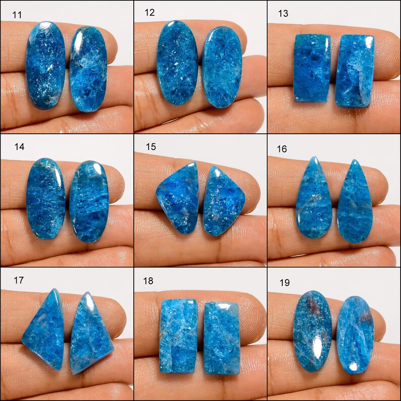 Puede incluir: Una colecci&oacute;n de pares de gemas azules en varias formas, incluyendo ovaladas, rectangulares y de l&aacute;grima. Las gemas tienen un color azul vibrante con patrones y texturas internas visibles. La imagen muestra las gemas sobre un fondo neutro.