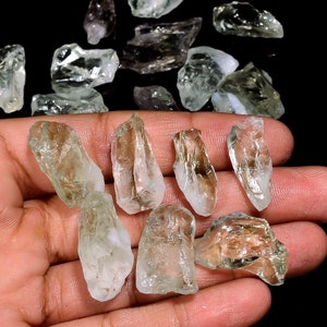 Natürlicher roher grüner Amethyst raue rohe, erstaunliche grüne Amethyst-Brocken, rohe Kristalle Grüner Quarz-Amethyst-Schmuck, der raue Stein Cab.