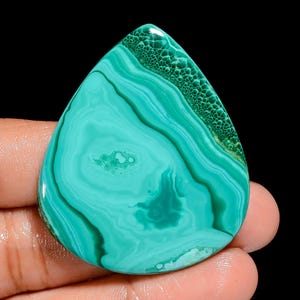 Cristallo di malachite naturale Grande pietra di malachite verde Pietra preziosa di malachite 45X38X4 mm Malachite da 97 carati con retro piatto lucidato
