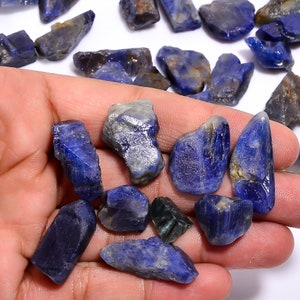 Zaffiro blu grezzo naturale al 100% di alta qualità, pietra preziosa semipreziosa non lucidata, pezzo grezzo di zaffiro.