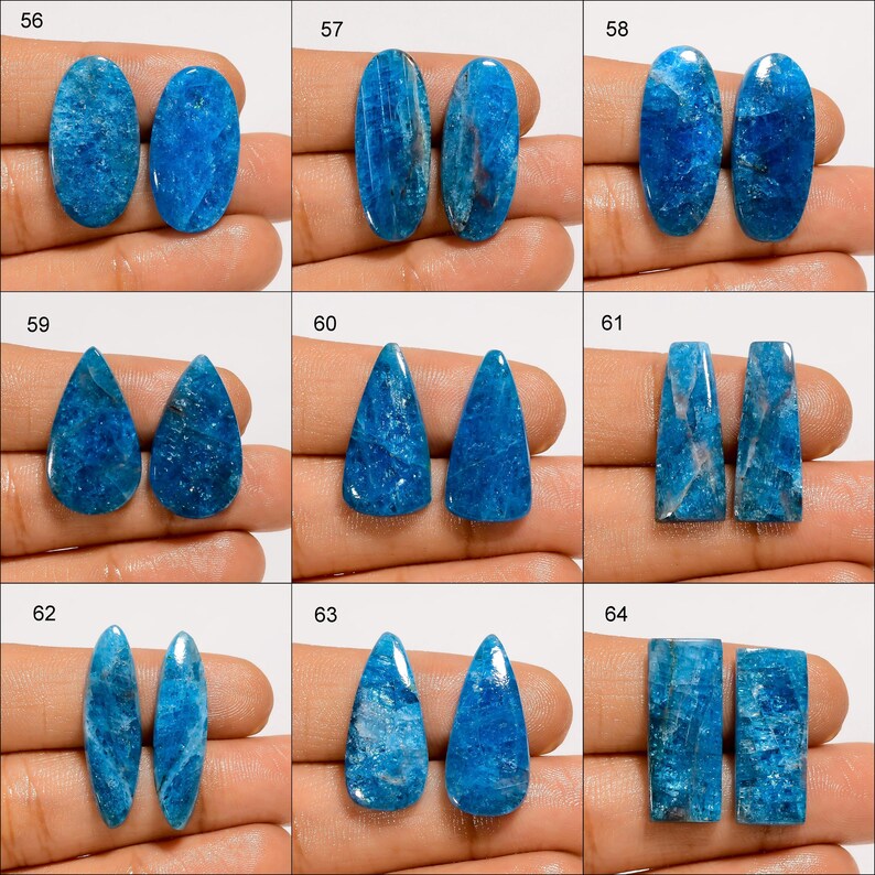 Puede incluir: Una colecci&oacute;n de nueve pares de piedras preciosas de apatita azul pulidas en varias formas. Las piedras son ovaladas, en forma de l&aacute;grima y rectangulares, con un color azul vibrante y transl&uacute;cido y vetas naturales.