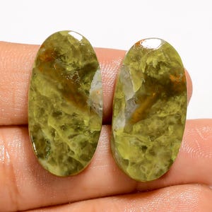 Coppia di opali verdi cabochon lisci e lucidati su entrambi i lati, coppia di opali verdi, dimensioni 27X14X5 mm, coppia verde
