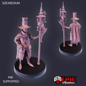 Könnte beinhalten: Eine 3D-gedruckte Miniatur eines Steampunk-Charakters, der einen Zylinder trägt und einen Stab mit komplizierten Zahnrädern und Rohren hält. Die Miniatur ist vorgesichert und bereit zum 3D-Druck.