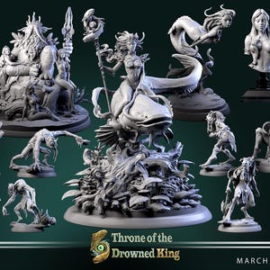 Puede incluir: Una colección de figuras en miniatura pintadas de gris que representan una variedad de criaturas fantásticas, incluyendo una sirena, un rey y varios monstruos. Las miniaturas están dispuestas sobre un fondo verde oscuro con el texto "Throne of the Drowned King" y "March 2025 Release".