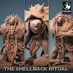 Puede incluir: Una miniatura detallada pintada a mano de una criatura parecida a una tortuga que lleva ropa elaborada y sostiene un bastón. La miniatura forma parte de un conjunto llamado "The Shellback Ritual" y está hecha por Rescale Miniatures.