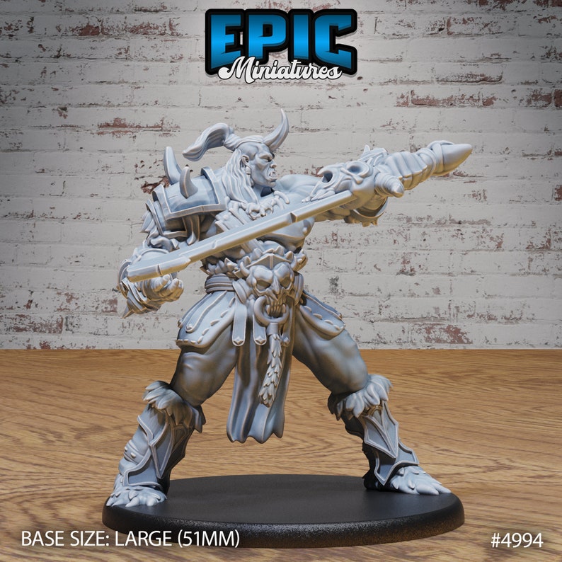 Peut inclure: Une miniature en plastique gris d'une grande figure humano&iuml;de cornue brandissant une grande &eacute;p&eacute;e. La figurine porte une armure et un pagne. La base est noire et porte les inscriptions "BASE SIZE: LARGE (51MM)" et "#4994".