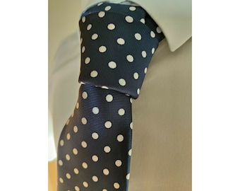 Herren Navy Seidenkrawatte mit weißem Polka Dot