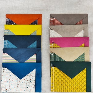 Cartonnage d'art, entièrement fait main, ensemble dix cartes de vœux 12x17cm, motifs géométriques, deux pages blanches, enveloppes assorties