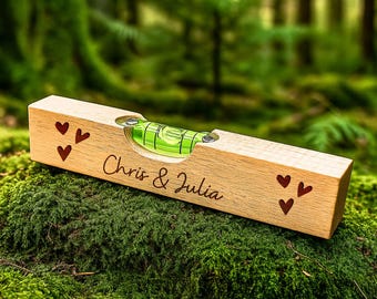 Personalized wooden spirit level, gift for weddings, housewarmings, builders, home construction, moving-in gift, engraving with love, balance, topping-out ceremony