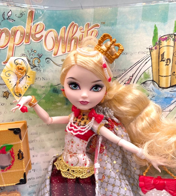 Ever After High Apple White Doll Hat-Tastic Party Daughter of Snow White  NIB