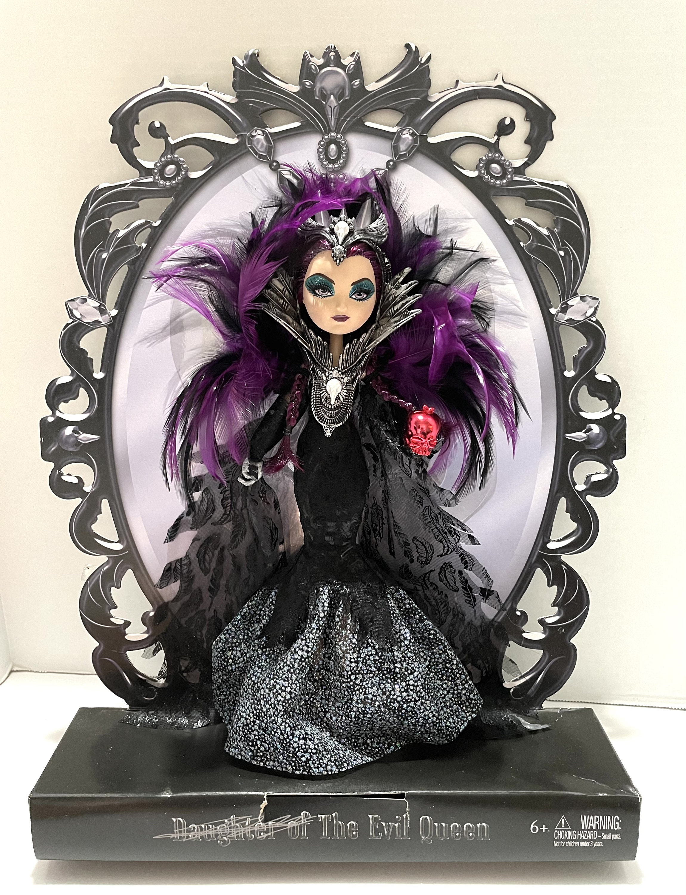 Review – Raven Queen  always ever after high