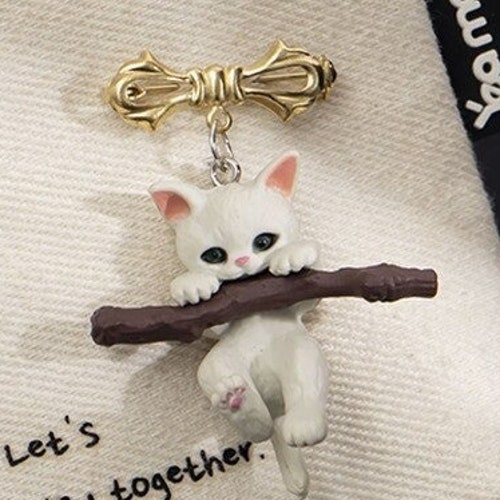 Brooches of White Cat Brooch For Women Enamel shops Ball Cat Animal Brooch Pins Hat Needles Decoration Coat Pin Clothing Accessories, Gift For Her