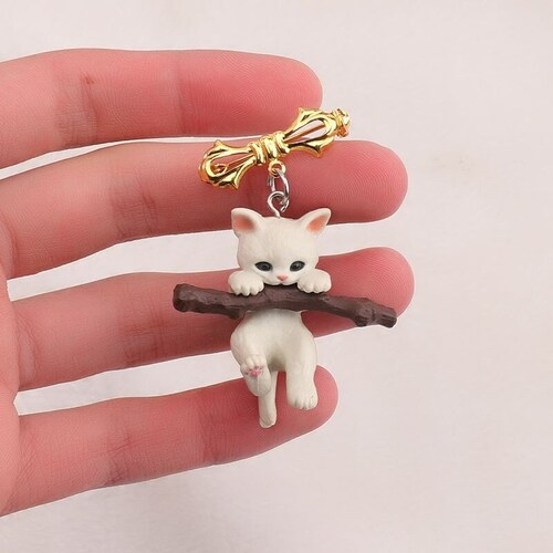 Brooches of White Cat Brooch For Women Enamel shops Ball Cat Animal Brooch Pins Hat Needles Decoration Coat Pin Clothing Accessories, Gift For Her