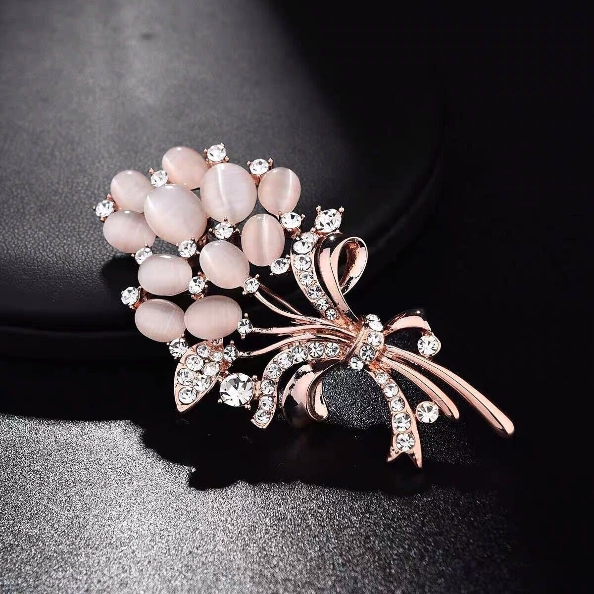  EMEGCY Flower Pearl Brooch Pin Pink Pearl Bouquet