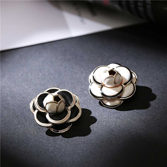 Small 2024 black brooch