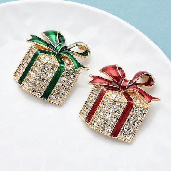 Gift Box Pin Rhinestone Enamel Brooches for Women Men Red Green Bowknot Box  Casual Party Christmas New Year Brooch Pins Gifts 