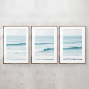 Meeresbrandung Triptychon Fotografie Druck, Küsten Set von 3 Fine Art Prints, gerahmte Strand Wandkunst, Sommer Galerie Wandkunst, sanfte Wellen blau