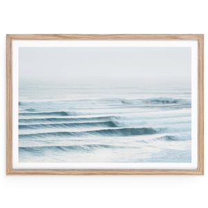 Grote oceaangolven kunst aan de muur, kust zeegezicht print, blauwe strand golven foto, ingelijste minimalistische kunst voor Calm Coastal Home Decor