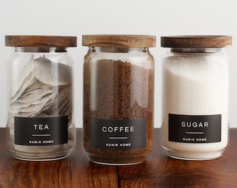 Juego de 3 tarros de cristal para té, café y azúcar: botes de almacenamiento de 750 ml con etiqueta impermeable negra y tapa hermética de acacia para organizar la despensa