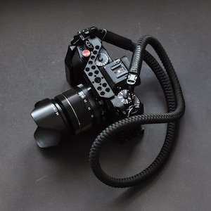 Paracord Camera Strap, Black Strap, Leather detail, mirrorless camera, Nikon, Sony, Fujifilm, Canon