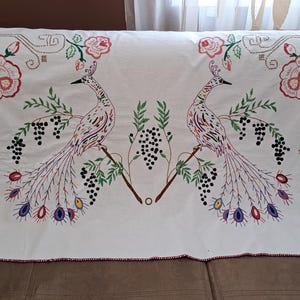 壁アートの装飾 孔雀と花のヴィンテージ刺繍絵 オリジナルの古いタペストリー、手工芸のカーテンとカーペット、素朴な装飾