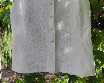 Vintage white cotton sleeveless blouse with embroidery  Women's fashion