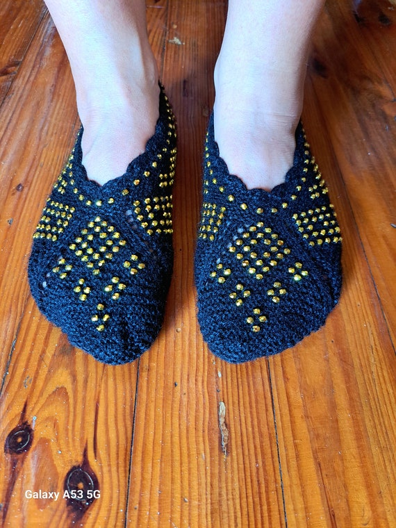 Knitted house slippers, size 36 Handmade house sl… - image 4