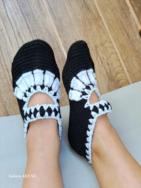 Warm homemade knitted slippers with non-slip sole… - image 3