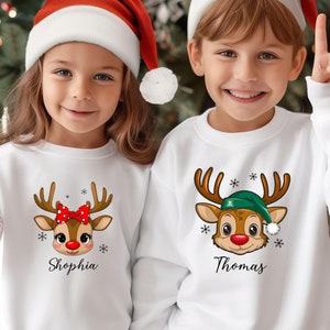 Bambina Con Il Vesto Dall'albero Di Natale Immagine Stock - Immagine - Foto 6