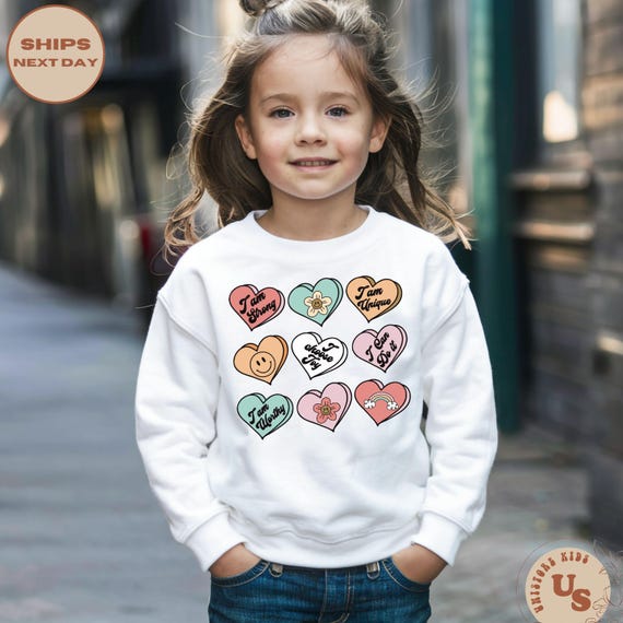 Felpa in peluche bianca da ragazzo con stampa stelle e cappuccio Collezione incr Felpa in peluche bianca da ragazzo con stampa stelle e cappuccio Collezione incr