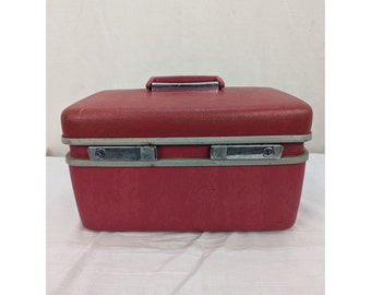 Royal Traveler Medalist Red Samsonite Corporation Train Case with Tray and Key