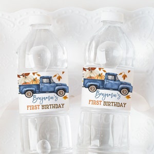 Kleiner Kürbis LKW Wasserflasche Etikett Junge Erster 1.Geburtstag Party Dekor Herbst Herbst Kürbis Patch Druckbare wasserdichte Aufkleber AT09B