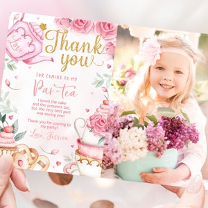 Tarjeta de agradecimiento con foto para fiesta de té, decoración para fiesta de primer cumpleaños de niña, nota de agradecimiento con flores en rosa y dorado para té, jardín caprichoso imprimible BT10P