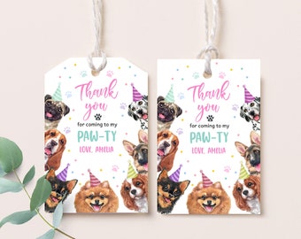 Pode incluir: Obrigado por vir à minha festa de patas! Um cartão branco com confete colorido e pegadas de patas apresenta uma variedade de cães usando chapéus de festa. O texto "Obrigado por vir à minha festa de patas! Com amor, Amelia" está impresso no cartão.