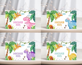 Puede incluir: Cuatro tarjetas imprimibles con un tema de jungla que presenta un dinosaurio con una corona de flores y el texto "Dinosaur Eggs".