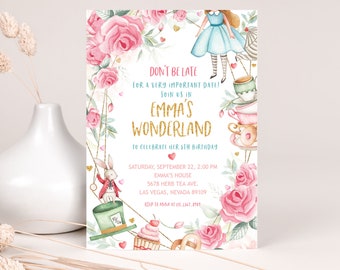 Könnte beinhalten: Einladung zu einer Alice im Wunderland-Mottoparty mit rosa Rosen, einem Stapel Teetassen, einem Cupcake und einem weißen Kaninchen, das eine Taschenuhr hält. Die Einladung lautet: "Seien Sie nicht zu spät für ein sehr wichtiges Date! Begleiten Sie uns in Emmas Wunderland, um ihren 5. Geburtstag zu feiern."