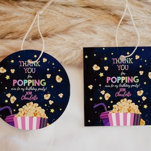 Etiquetas de regalo de cumpleaños para una noche de cine en el patio trasero, etiquetas de agradecimiento para una fiesta de pijamas de niñas, regalo bajo las estrellas, fiesta de pijamas al aire libre, palomitas de maíz imprimibles BT05P