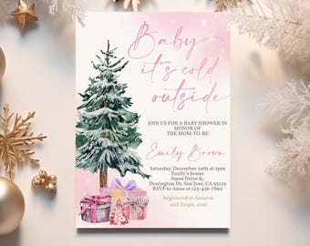 Puede incluir: Una invitación de baby shower rosa con una ilustración de acuarela de un árbol de Navidad nevado y regalos. El texto dice "Baby it's cold outside" e incluye detalles del evento, como la fecha, la hora, la ubicación y la información de RSVP. La invitación también indica que la futura mamá está registrada en Amazon y Target.