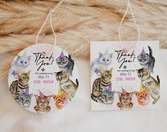 Puede incluir: Etiquetas de agradecimiento redondas y cuadradas con fondo rosa y confeti de colores. Las etiquetas presentan un círculo de gatos con sombreros de fiesta con el texto "¡Gracias!" y "por venir a mi PAW-TY LOVE, AMELIA".
