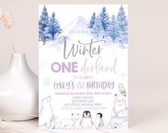 Invitation hiver Onederland, invitation de fête d'anniversaire animaux de l'Arctique, ours polaire, renard, flocon de neige bleu violet, forêt boisée MODIFIABLE BT46HV