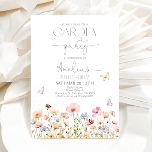 以下が含まれることがあります： 「GARDEN party」と「Amelia's 18th Birthday」の文字が入った白い招待状。ピンク、青、黄色の水彩画の花と蝶が描かれています。招待状には日付、時間、場所が記載されています。