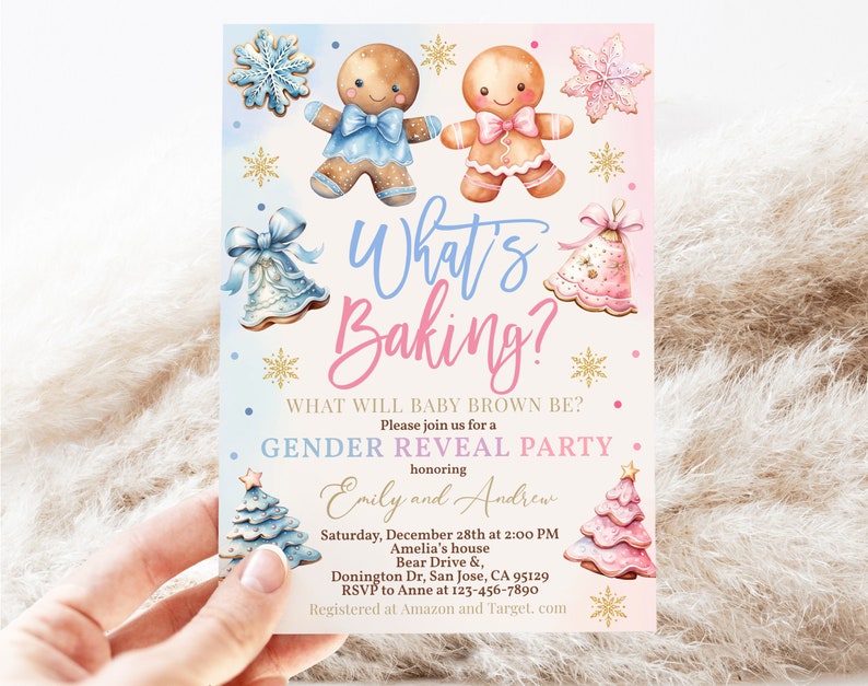 Pode incluir: Um convite para uma festa de revela&ccedil;&atilde;o de g&ecirc;nero com tema de biscoitos de gengibre. O convite apresenta dois biscoitos de gengibre, um em azul e outro em rosa, com o texto "What's Baking?" e "Gender Reveal Party" em uma fonte festiva. O convite tamb&eacute;m inclui os nomes "Emily e Andrew" e a data e hora da festa.