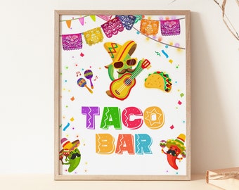 Könnte beinhalten: Ein druckbares Schild mit einem farbenfrohen Design, das einen Cartoon-Taco-Charakter zeigt, der Gitarre spielt. Das Schild lautet "Taco Bar" in großen, bunten Buchstaben. Das Schild ist perfekt für eine Fiesta oder eine Taco-Party.