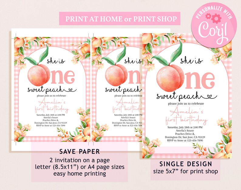 Op de afbeelding: Een printbare uitnodiging voor een eerste verjaardag. De uitnodiging heeft een perzik op een roze geruite achtergrond met de tekst "She is One Sweet Peach".