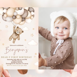 Convite de aniversário com foto de urso de pelúcia Beary 1º convite para festa de primeiro aniversário Bege Pampas Grass Boho Neutro Balões de ar quente EDITÁVEL BT81E