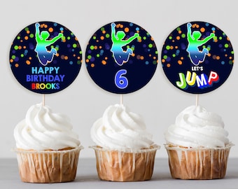 Topper de cupcake para festa de aniversário com tema de trampolim, etiqueta "Vamos pular na cama elástica", centro de mesa para menino. Modelo editável para download instantâneo (BTD034).