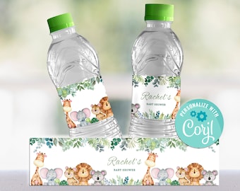 Op de afbeelding: Waterfleslabels met een jungle thema met een giraffe, leeuw, olifant en koala. De labels zijn groen en wit met de tekst "Rachel's Baby Shower".