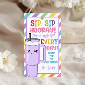 Nip Sip Hoera Tumbler Leraar Waardering Week Cadeaukaartje School Klas Klas Personeel Eindejaar Zomer Stro Bedankkaartjes Afdrukbare TE02V